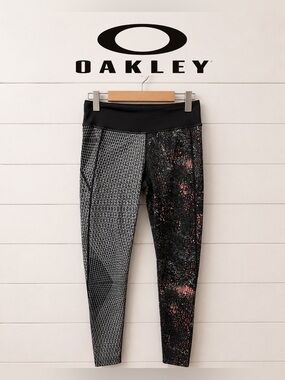NWOT OAKLEY pattern legging Size S